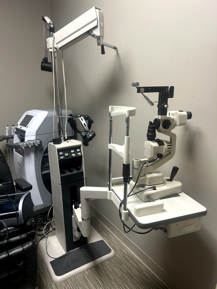 Reliance Optometry Stand and TopCon Slit Lamp Bundle