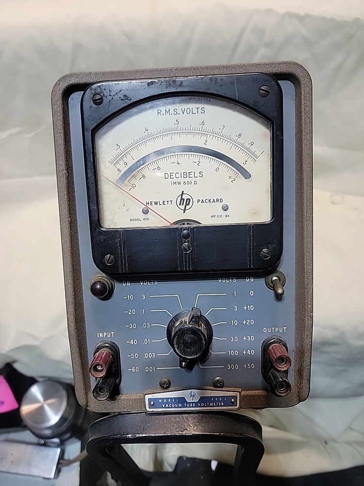 HP 400L Vacuum Tube Voltmeter  Powers Up