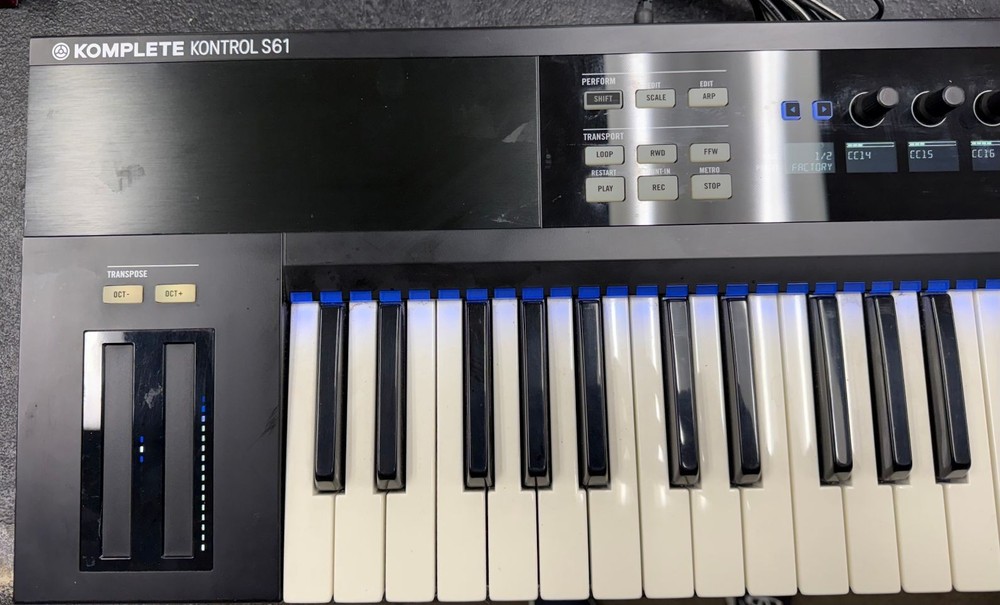 Native Instruments Komplete Kontrol S61 61-Key MIDI Keyboard Controller – Tested
