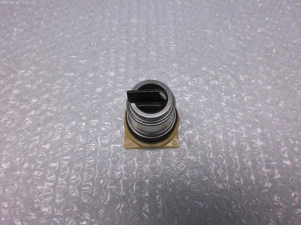 INDUSTRIAL SPARE 65013-002-18 SELECTOR SWITCH NSNP