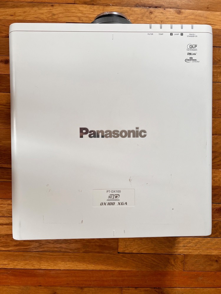 Panasonic PT-DX100UL 3D DLP Projector Low lamp hours Barely used