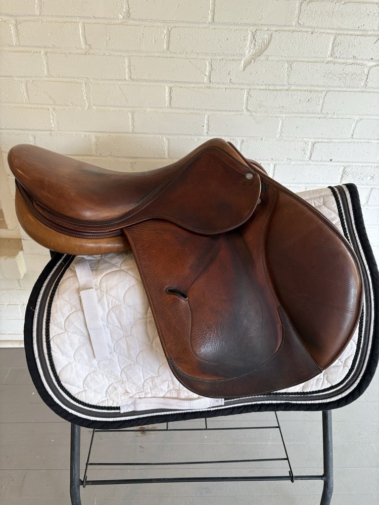 Antares jump saddle 17.5