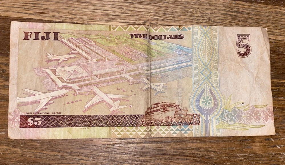 FIJI 5 Dollars Queen Elizabeth
