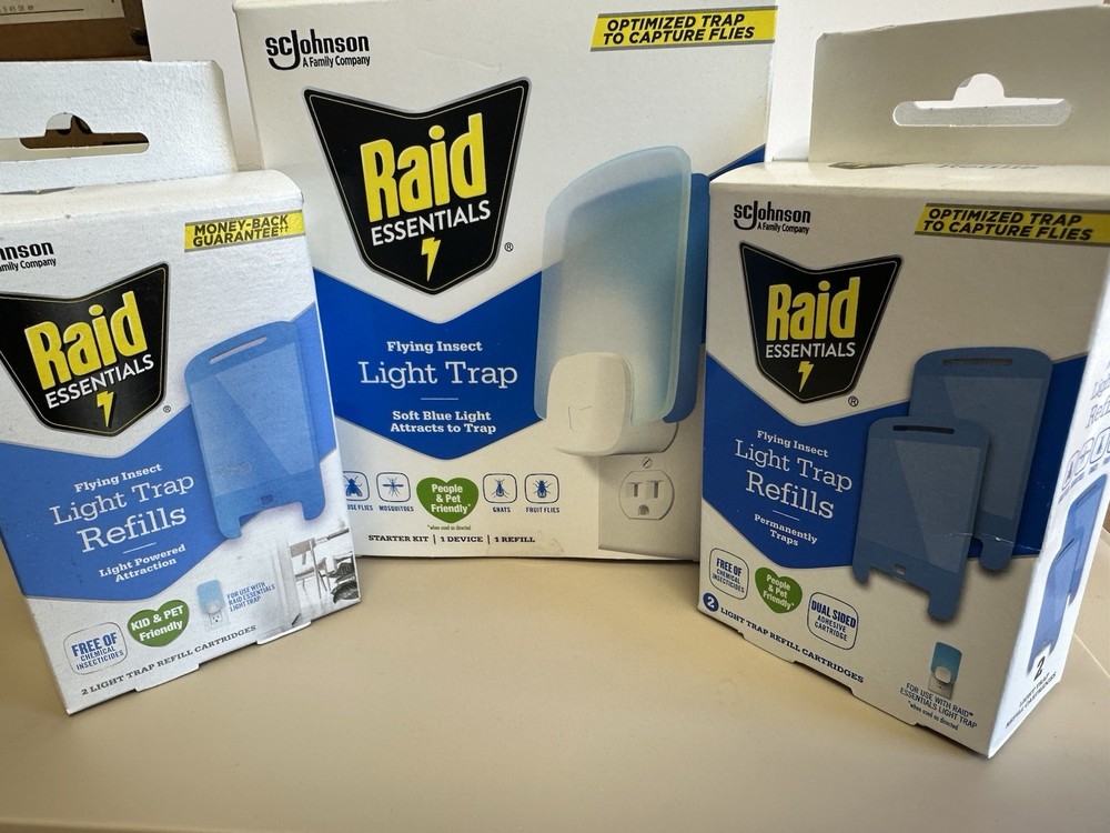 Raid Essentials Flying Insect Light Trap Starter Kit With 2 Refill Packs New