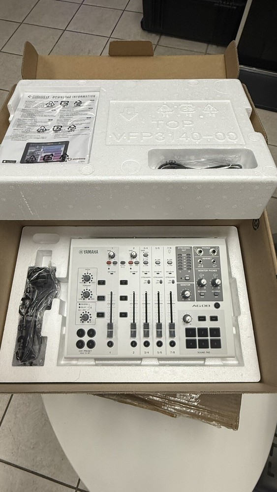 Yamaha AG08 8-Channel Mixer/USB Interface for Mac/PC White