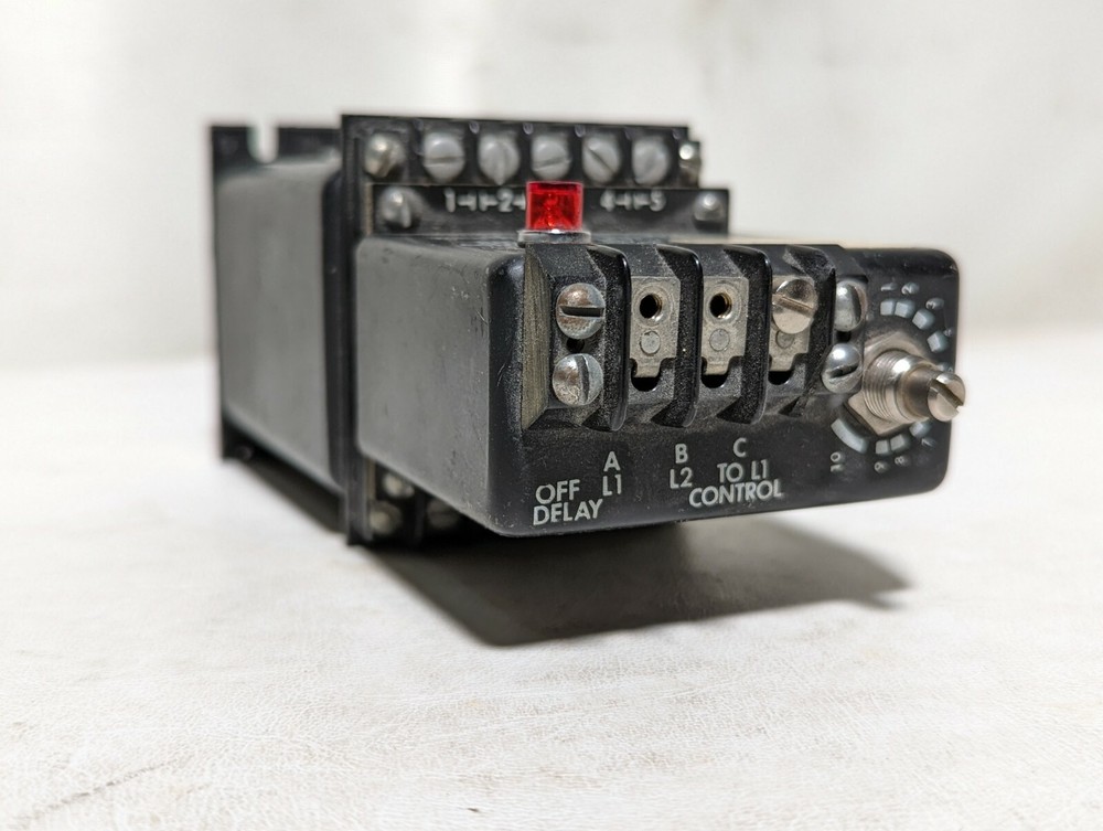 Industrial Solid State Controls FX8614 1014-1K2B, range .5-100sec