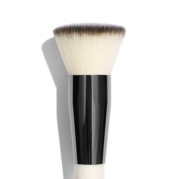 Chantecaille Buff And Blur Brush New with Tag 100% authentic