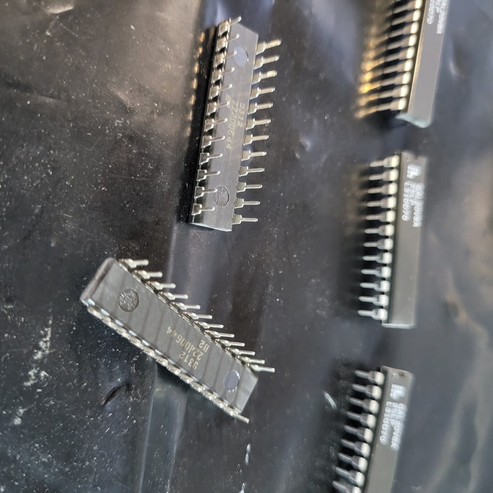 (5PCS) Lattice IC GAL20V8A-25LP Programmable Array Logic 24 Pin Plastic NEW $29