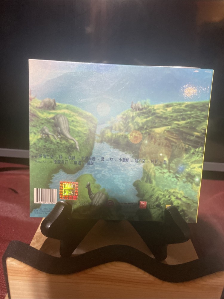 王菲唱遊.紅豆首年版CD所有$45以下CD $100四張請信息溝通更優惠截圖給我發新的鏈接給你才下單合拼邮費謝謝