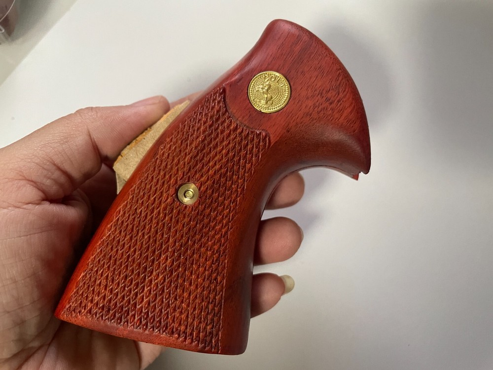 New Checker on Wood Decorative Grips For Colt Python grip, Checker