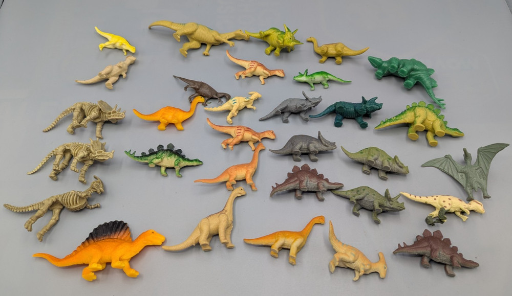 MISC LOT 31 SMALL MINI PVC PLASTIC DINOSAURS APPROX 2" TALL