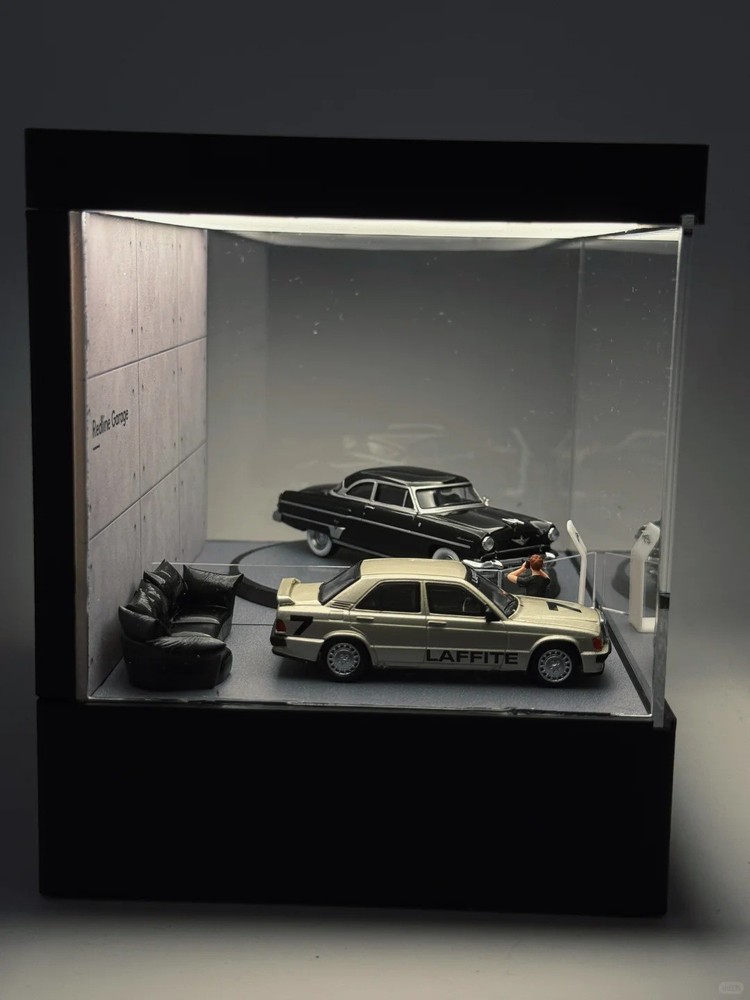 1:64 Scale Desktop Rotating Parking Diorama Display Model