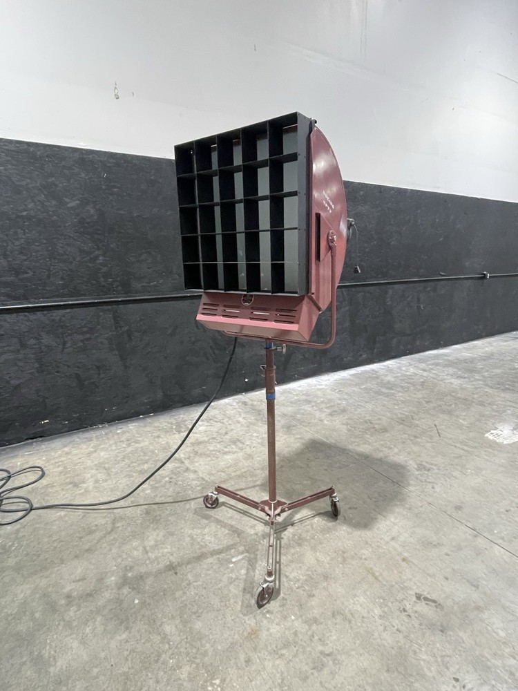 Mole Richardson Molequartz Softlite Type 2561 W/ Rolling Folding Stand Rare Find