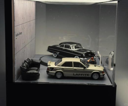 1:64 Scale Desktop Rotating Parking Diorama Display Model