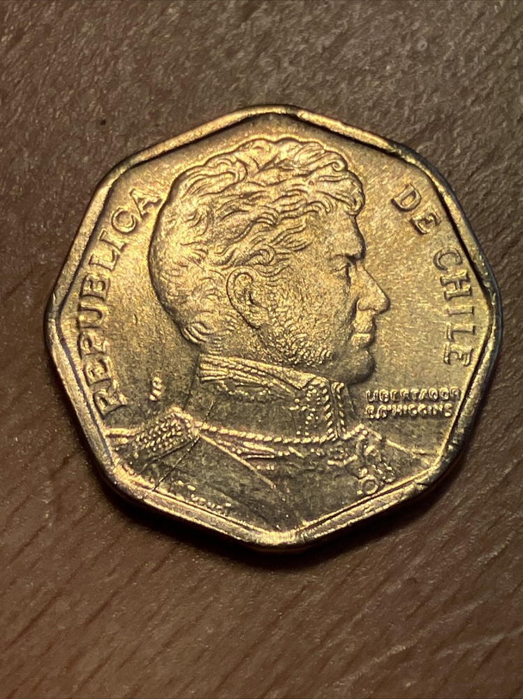 Chile 5 Pesos 2004 as pictured. Free Postage