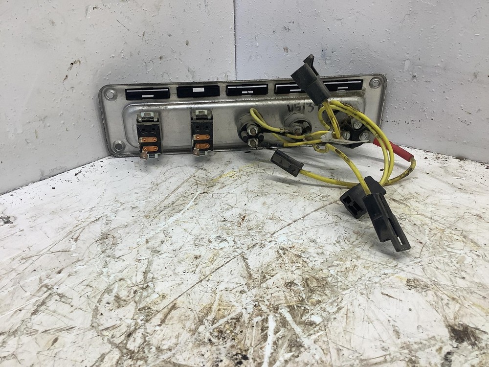 1991-2010 Freightliner FLD120 CLASSIC IGNITION Dash Panel - Used