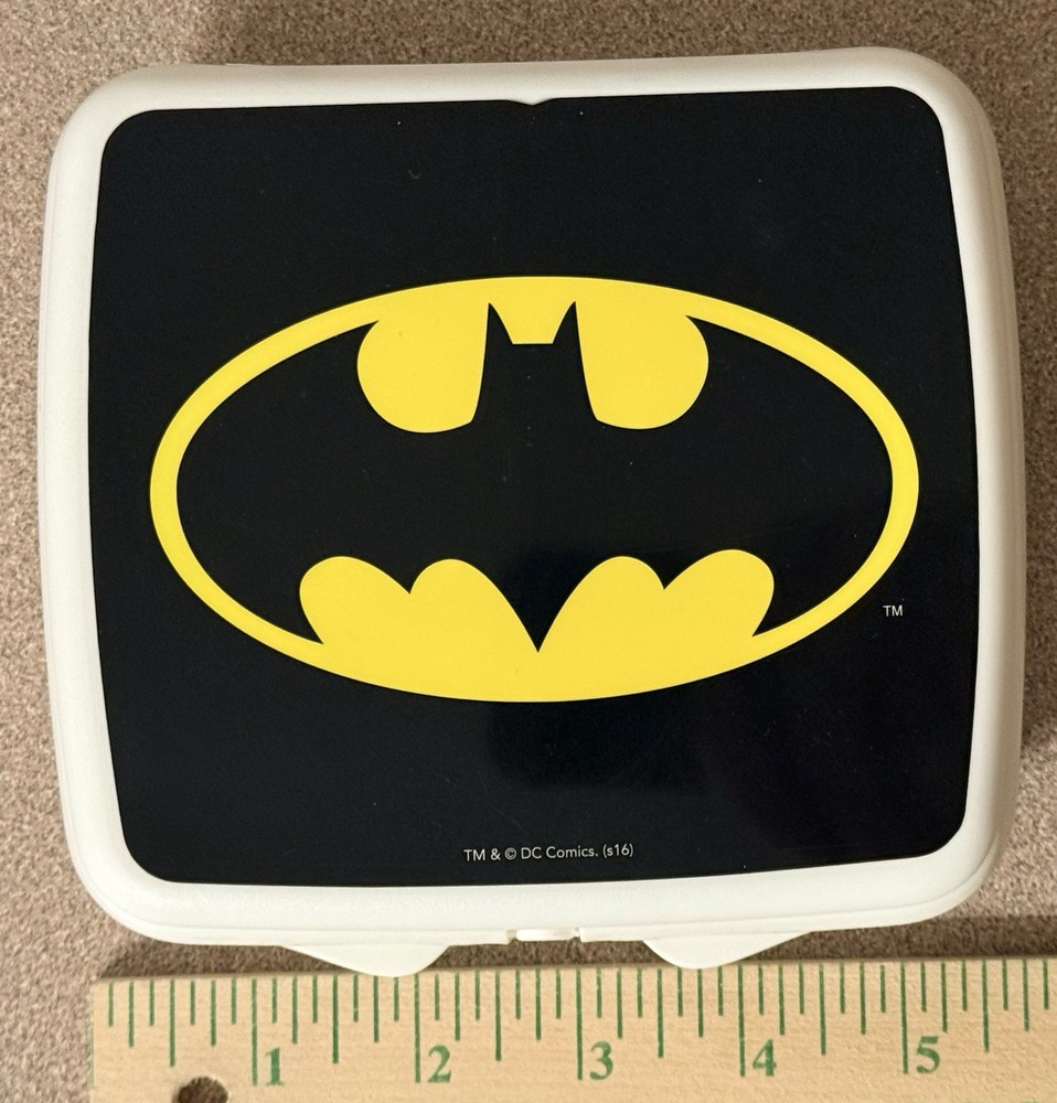 Tupperware Batman Sandwich Keeper 8220A-4 White/Black DC Comics 2016