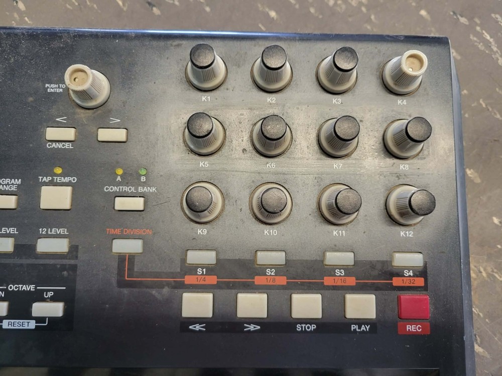 AKAI professional mpk25 usb/midi performance keyboard