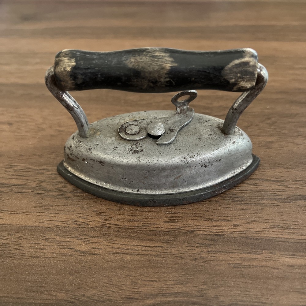 Miniture Dover Sad Iron Salesman Sample