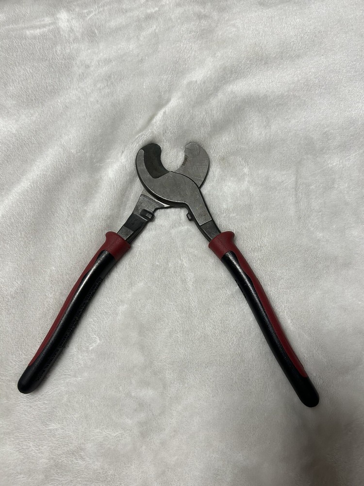 Klein tools 9 in. Journeyman High-Leverage Cable Cutter