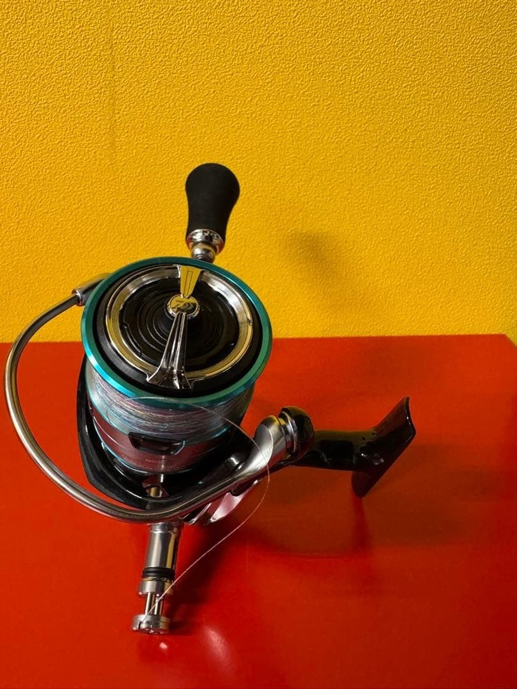 Daiwa Emeraldas Spinning Reel Double Handle Multicolor