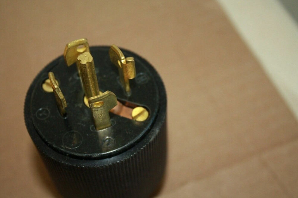 HUBBELL 45615 TWIST LOCK PLUG