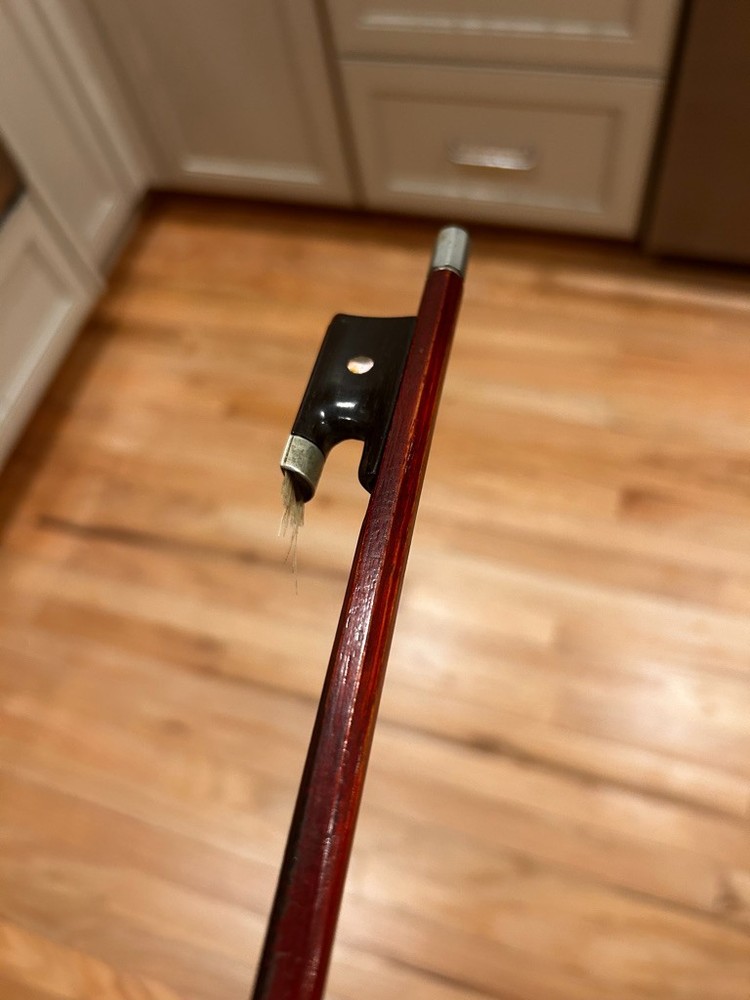 violin bow with mark