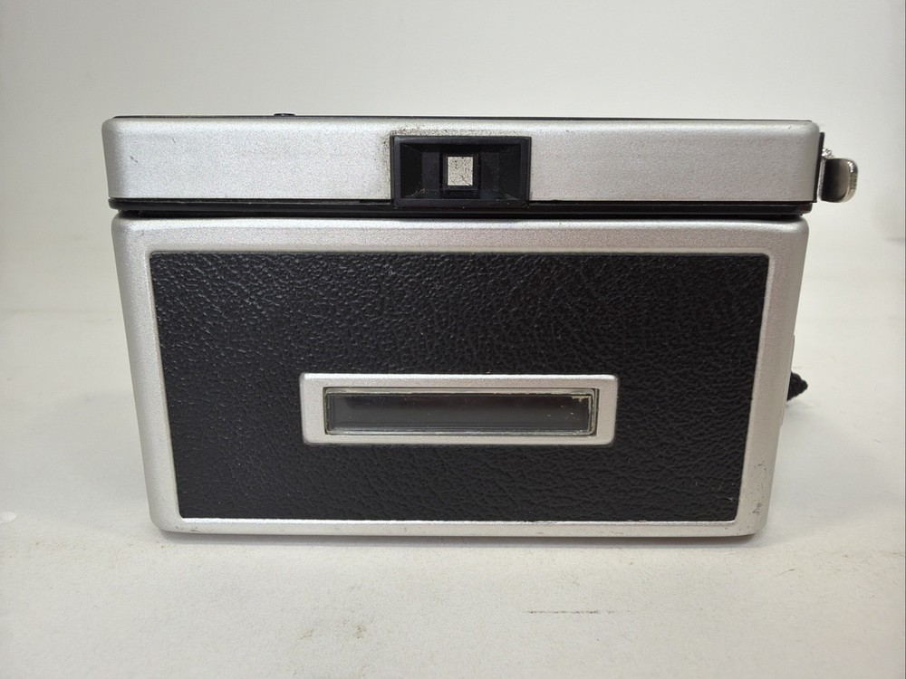 Kodak Instamatic 104 Film Camera - Untested