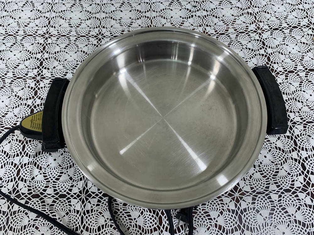 Kitchen Craft West Bend 11" Electric Skillet Liquid Core Vented Lid Stainless