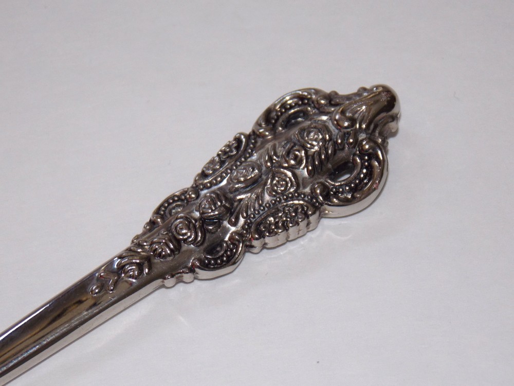 WALLACE SILVERSMITHS - Silverplated Antique Baroque Spreader