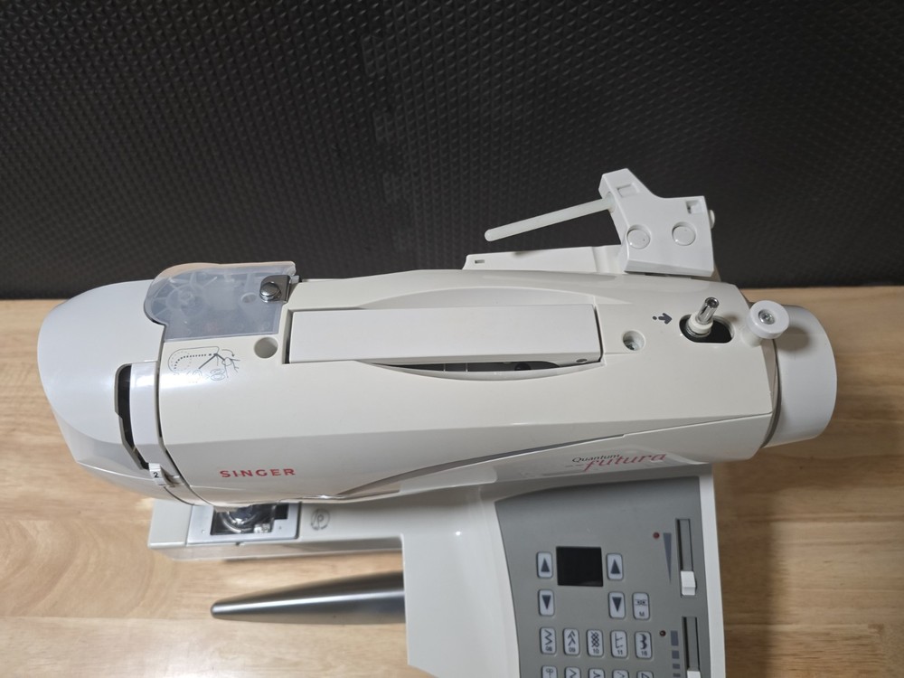 GC Singer Quantum Futura CE-200 Computerized Sewing Embroidery Machine