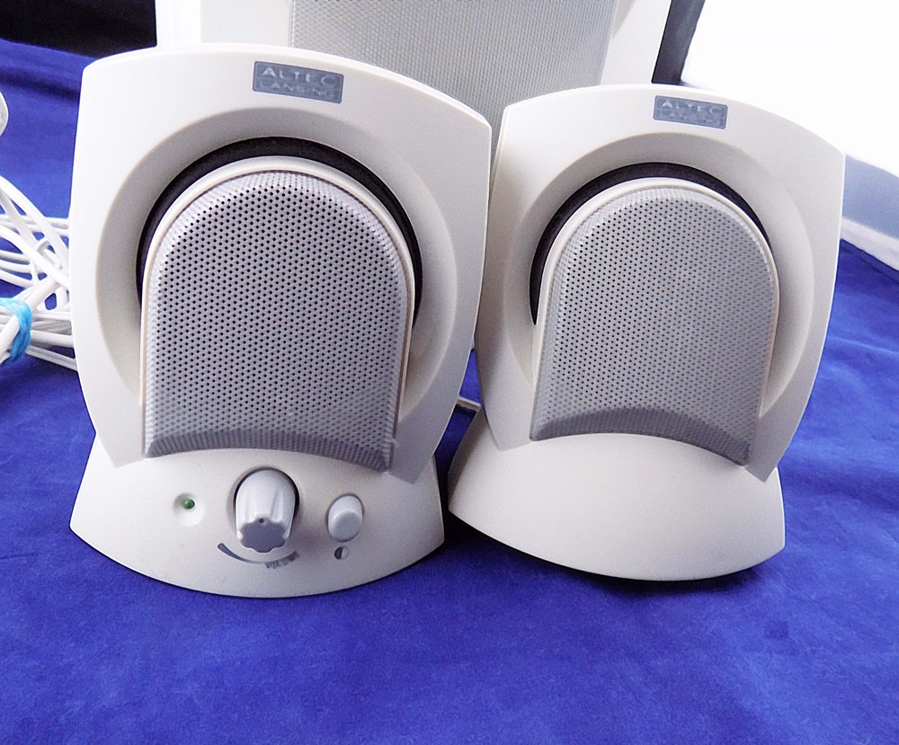 Altec Lansing AVS300 Computer 2.1 Powered Speaker System And Subwoofer Complete