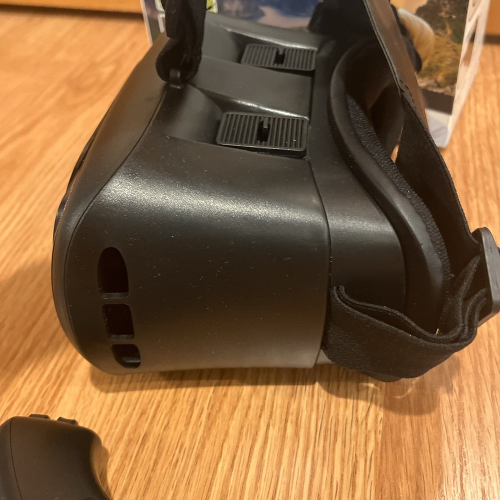 Cynoculars Virtual Reality 3D Headset Wireless - Gaming Remote Compatible