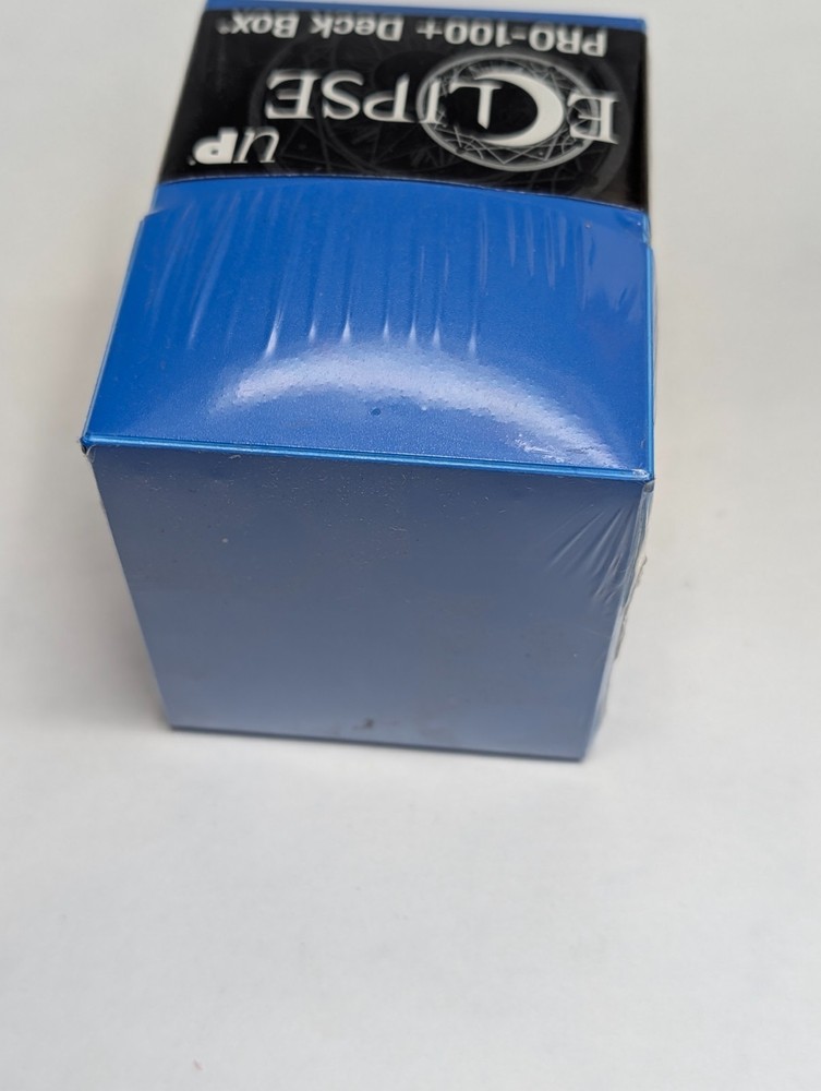 Ultra Pro Eclipse PRO 100+ Deck Box WHITE Locking Lid w/ 1 Card Divider