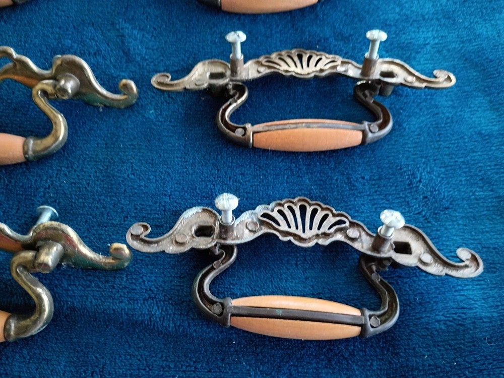 Vtg 24 Brass Oak FRENCH PROVINCIAL Hardware Drawer Pull 2 1/2"centers + 4 Knobs
