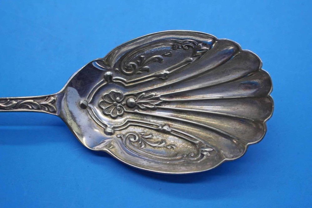VINTAGE LARGE SERVING ORNATE SPOON (E.P.N.S.)