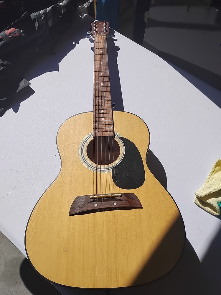Guitarra Mediana Buen Estado