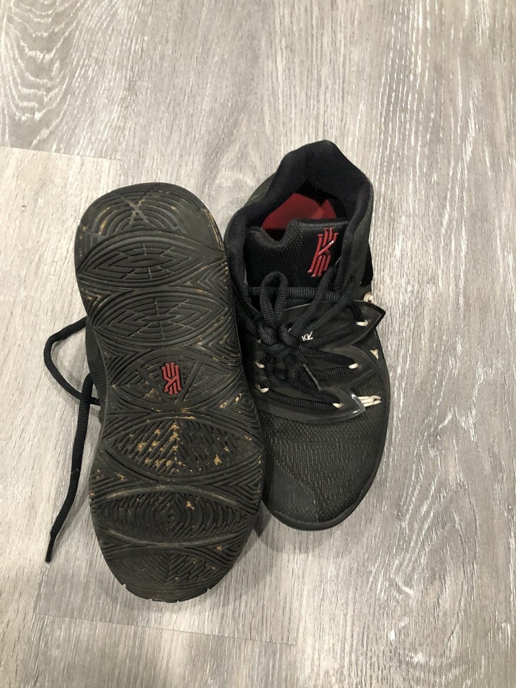 Black Nike Kyrie Size 6y
