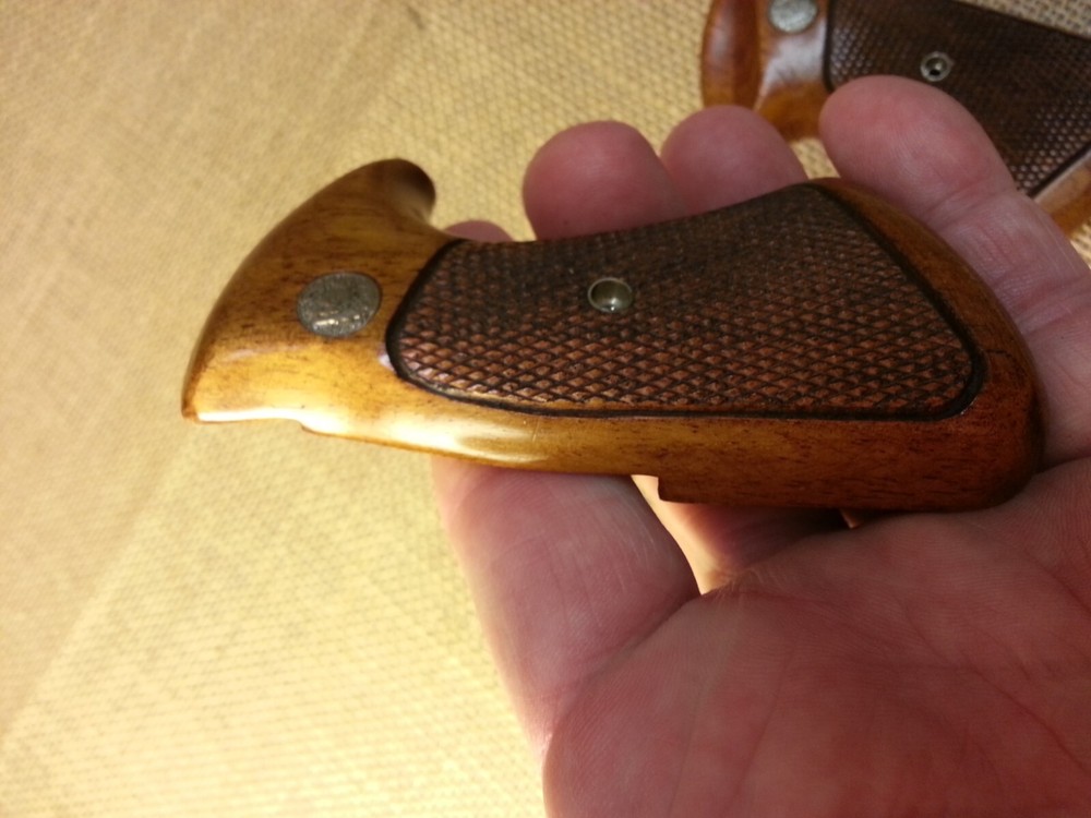 Original Smith & Wesson J Frame Square Butt Presentation " Target " Grips NICE