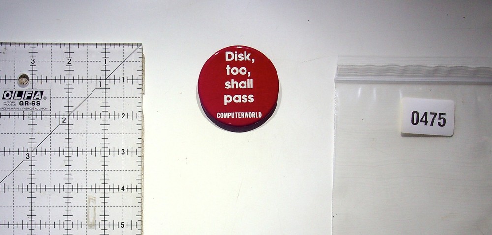 DISK, TOO, SHALL PASS COMPUTERWORLD - VINTAGE BUTTON PIN