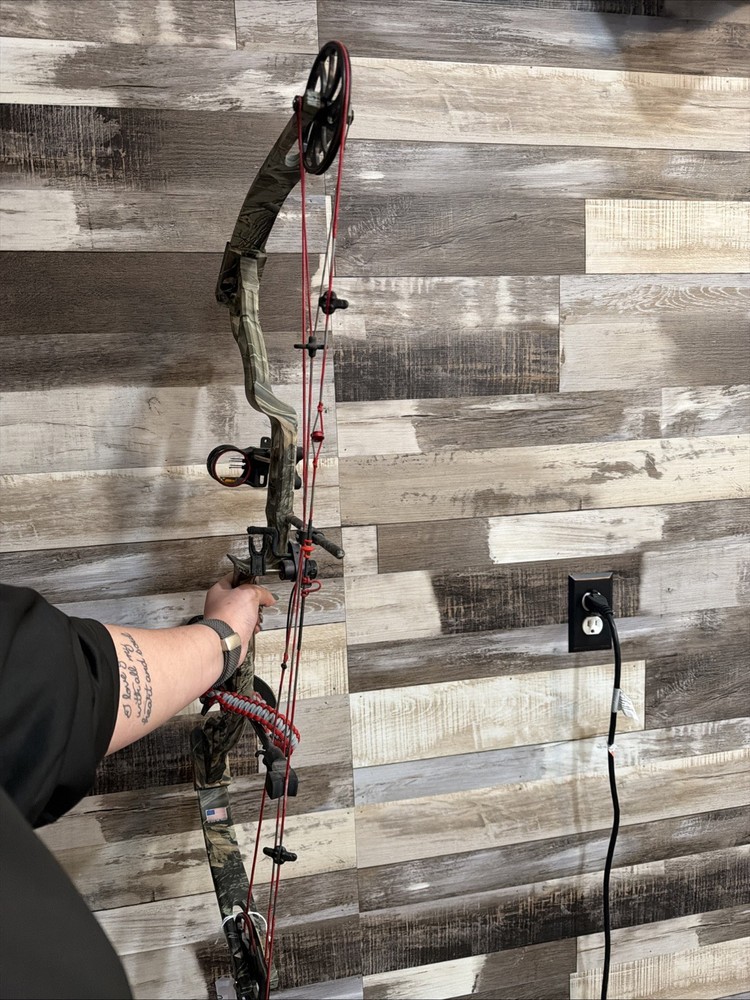 Diamond Stud Right Handed Compound Used Bow Fully Loaded With New Strings