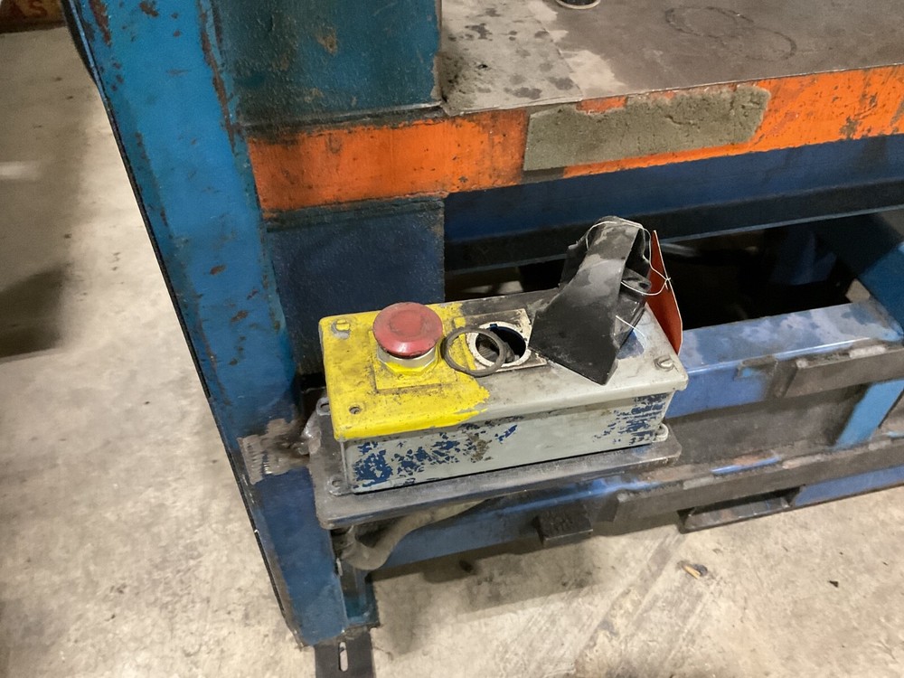 4 POST HYDRAULIC PRESS #280AA