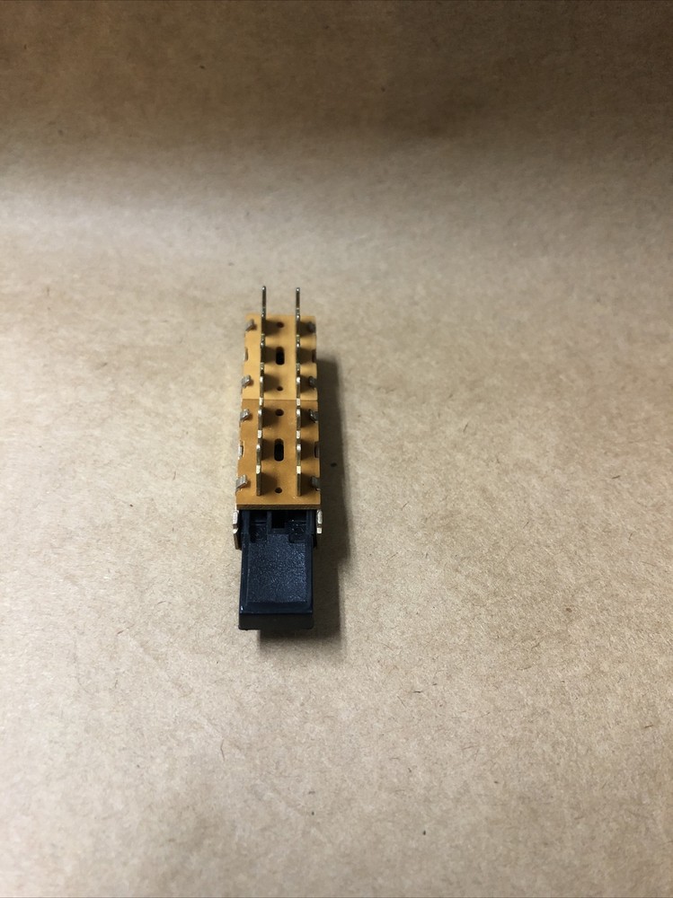 SWITCHCRAFT PART# 75121A90A