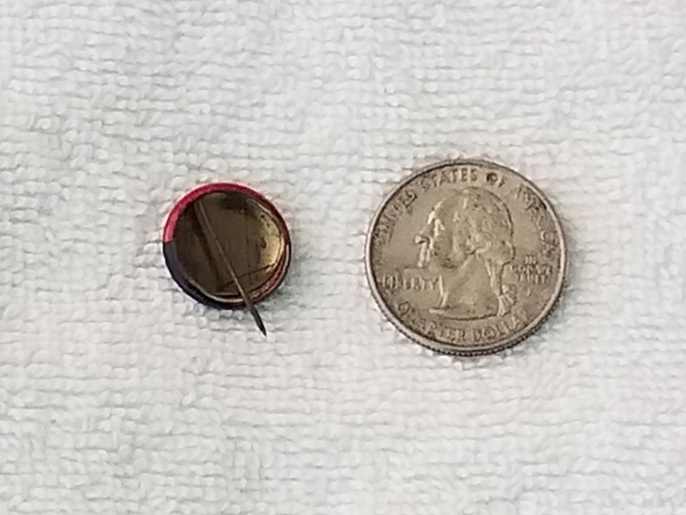 WW2 Victory Pinback-Nice