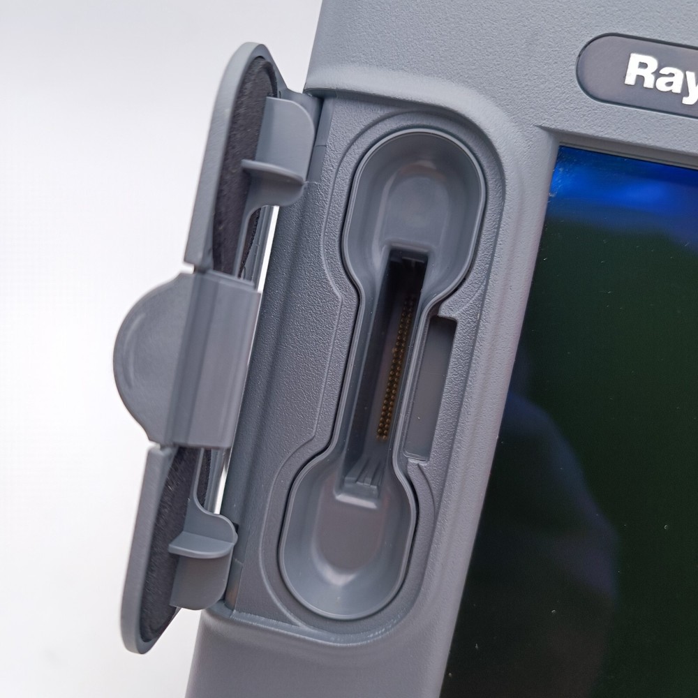 Raymarine C80 Chartplotter GPS Fishfinder Radar 8.4 LCD Display MFD E02020 Sonar