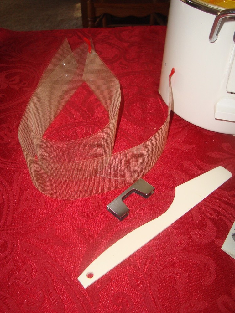 Oster Deluxe Automatic Juice Extractor Model# 357