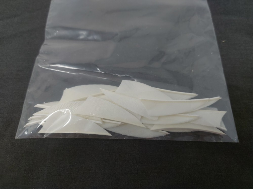 24 Count Bullseye Feathers 2" Right Wing: Shield Whisper Solid White