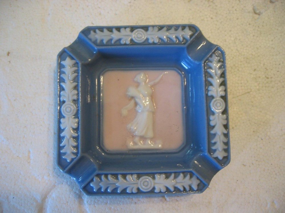 ashtray wedgewood style 4" square