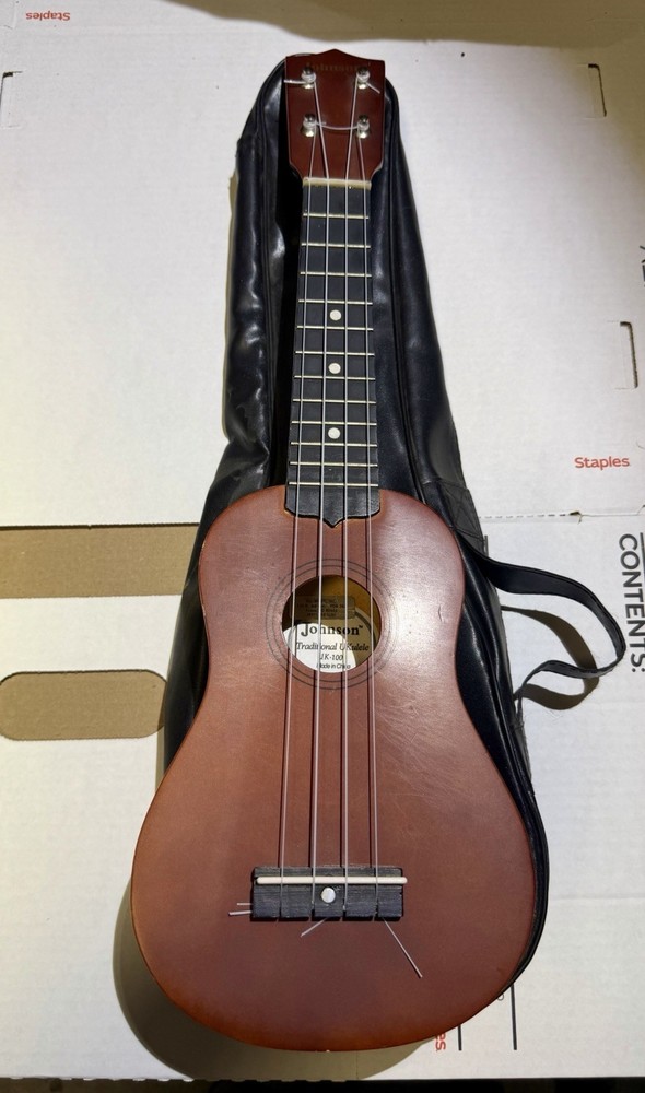 johnson traditional ukulele uk100 With Case