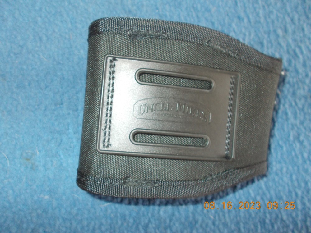 Uncle Mikes Plain Black Cordura Single Handcuff Case